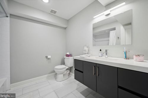 1316 Catharine St, Philadelphia PA 19147-2628 exterior