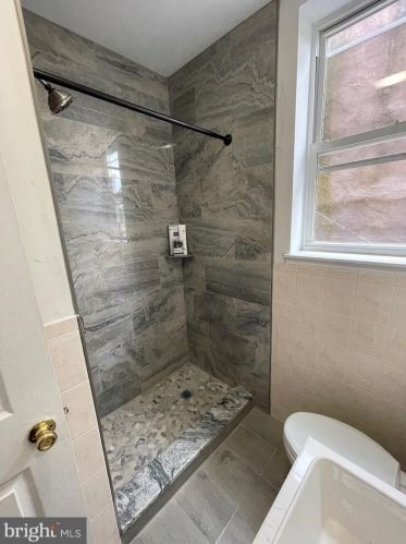 1239 6 St, Philadelphia PA 19140-4561 exterior