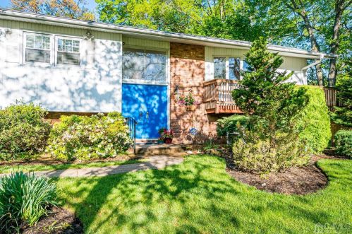 16 Bradford Rd, Edison, NJ 08820-2643