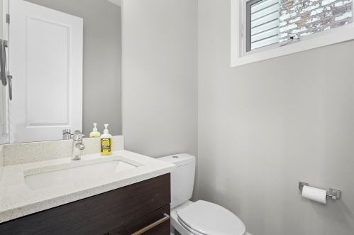 2026 Superior St, Chicago IL 60612-1313 exterior