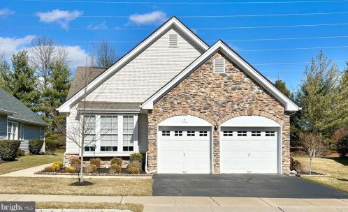 4 Bear Meade Dr, Trenton, NJ 08691-3358