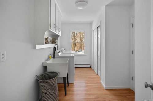 30 Woodcrest Dr, Armonk NY 10504-2904 exterior