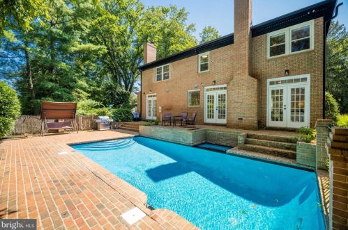 1326 Kirby Rd, Mc Lean VA  22101-2409 exterior