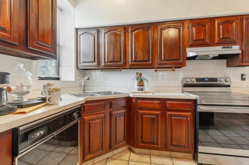 5226 Washington Pl, Saint Louis MO 63108-1116 exterior