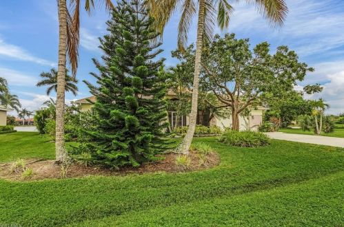 18054 Royal Hammock Blvd, Naples FL 34114-8943 exterior