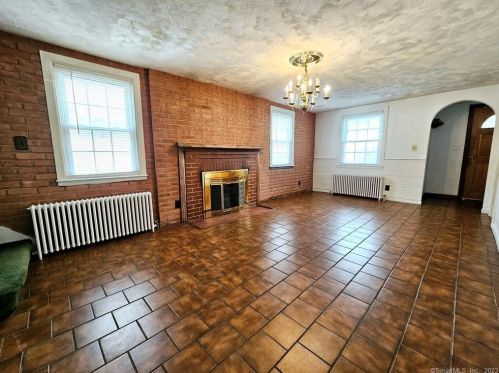 83 Frst St, Hartford CT 06118-2416 exterior