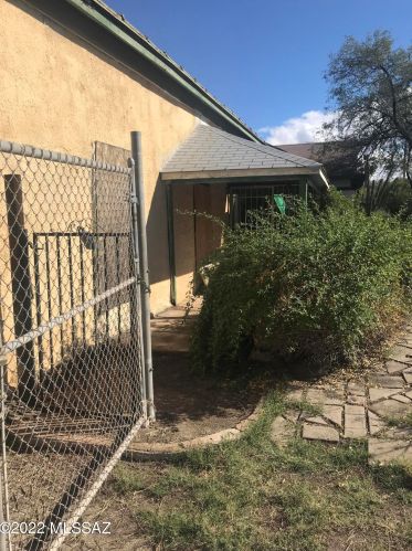 729 9 St, Tucson AZ 85716-4714 exterior