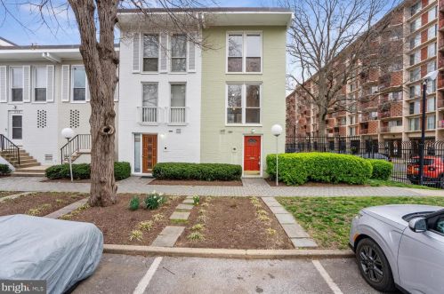 810 3rd St, Washington, DC 20001-2509