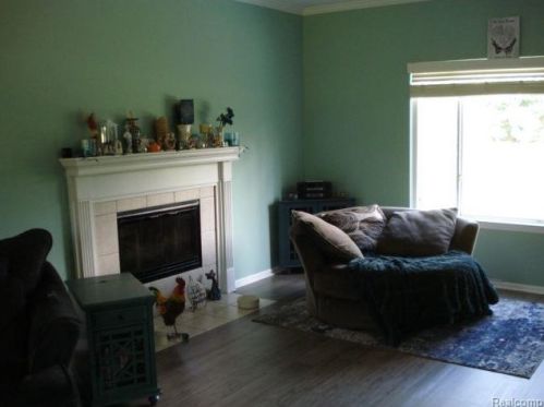 394 Evaline Dr, Troy MI  48085-5508 exterior