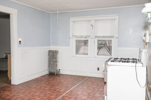 74 Hilton St, Chicopee MA 01020-3552 exterior