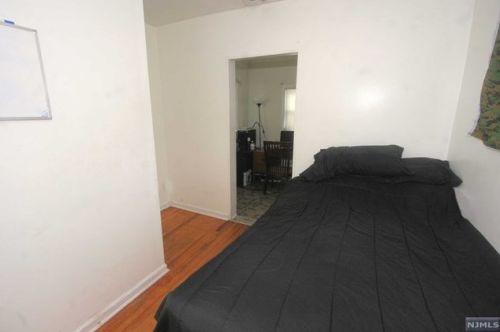 95 Clinton Pl, East Rutherford NJ 07073-1323 exterior