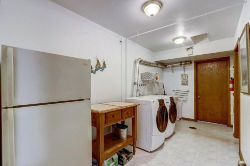 6621 Wisconsin Ave, Milwaukee WI 53213-3914 exterior