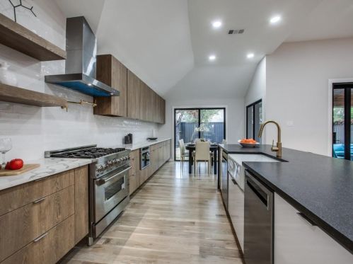 6710 Cliffbrook Dr, Dallas TX  75254-7904 exterior