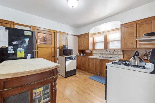 2348 56, Milwaukee WI 53219-2212 exterior