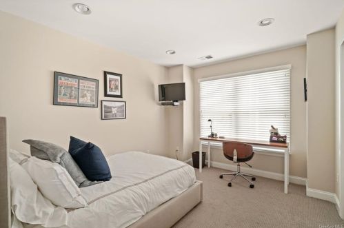 17 Hopkins Ln, Armonk NY 10504-1363 exterior