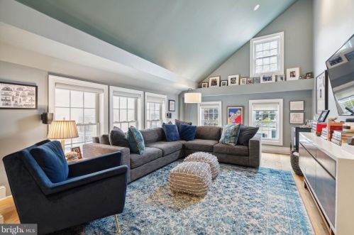 128 Bainbridge St, Philadelphia PA  19147-2402 exterior