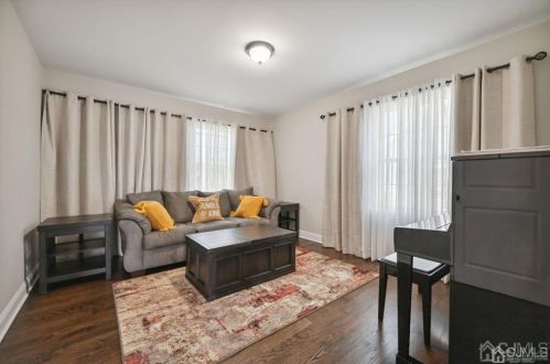 405 Prospect Ave, Green Brook NJ  08812-1529 exterior