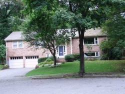 20 Amy Cir, Newton, MA 02468-1221