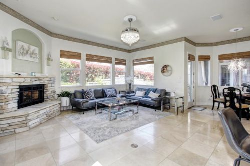 1086 Souza Dr, Folsom CA 95762-7556 exterior