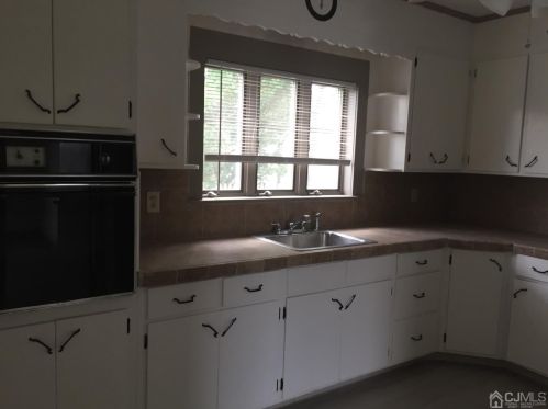 2 6th St, New Brunswick NJ 08901-3316 exterior