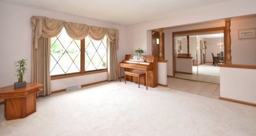 6894 Park Mnr Dr, Milwaukee WI 53224-4638 exterior