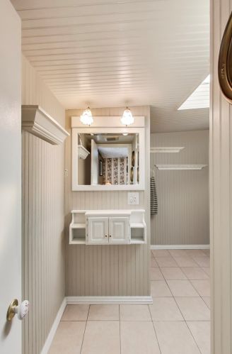 5950 Ozanam Ave, Chicago IL 60631-2235 exterior