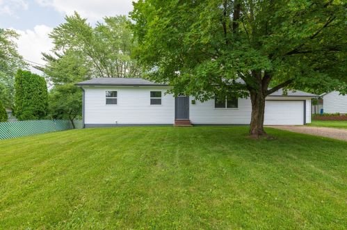 2819 Emerald Dr, Kalamazoo, MI 49001-4546