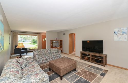 1423 Oconomowoc Ave, Watertown WI 53094-5220 exterior