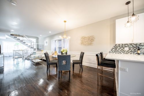 7616 Luella Ave, Chicago IL 60649-4108 exterior