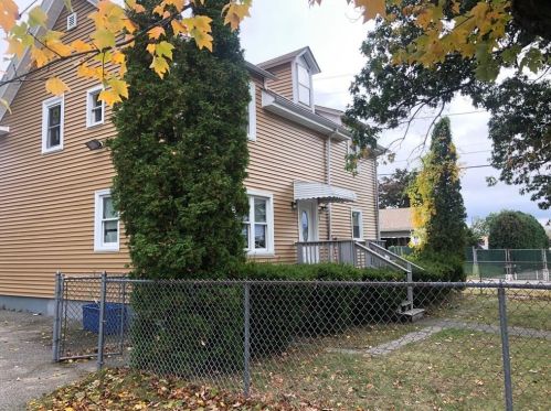 98 Sherwood St, Providence, RI 02908-1618