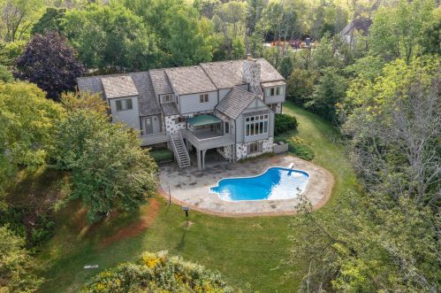 9555 Range Line Rd, Milwaukee WI 53209-2619 exterior