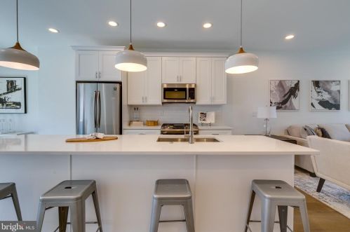 211 Douglas St, Washington DC  20002-1031 exterior