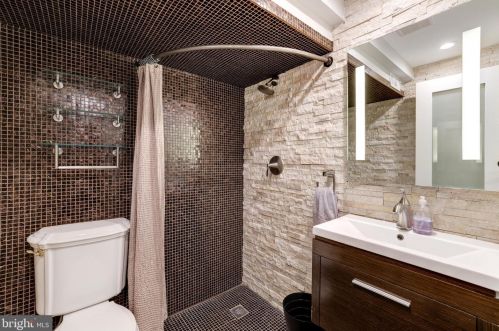 1326 Kirby Rd, Mc Lean VA  22101-2409 exterior