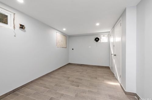 1081 Chestnut St, Valley Stream NY  11580-2157 exterior