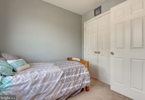 105 Knollwood Dr, Lancaster PA 17601-5613 exterior