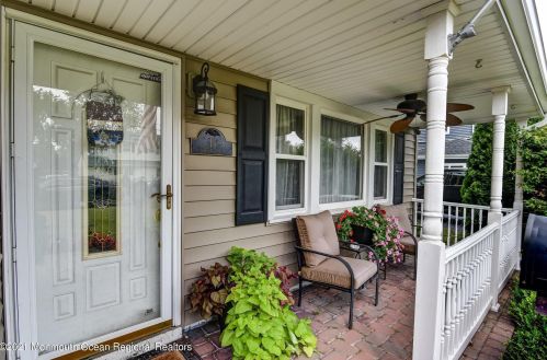 11 Surrey Dr, Hazlet, NJ 07730-1828