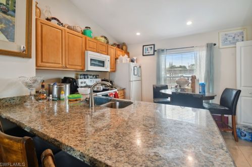 3056 Linwood Ave, Naples FL 34112-4733 exterior