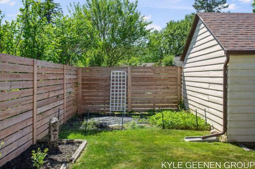 1114 Northlawn St, Grand Rapids MI 49505-3724 exterior