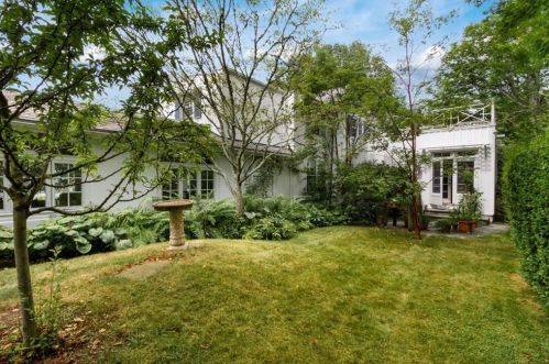 31 Bowery St, Middletown RI 02840-3560 exterior