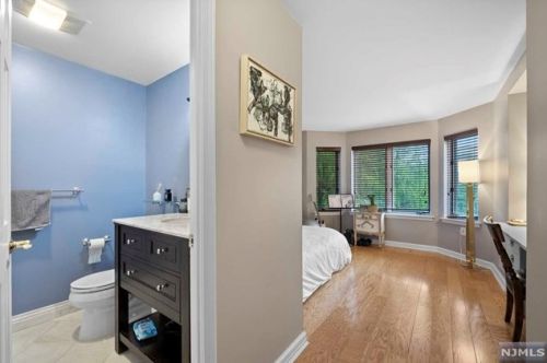 305 Williams Ct, Edgewater NJ 07020-1613 exterior