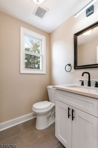 19 Becker Ter, Irvington NJ 07111-1311 exterior