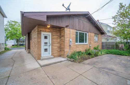 218 60th St, Milwaukee WI  53213-4220 exterior