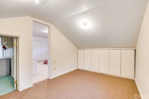 4 Fairhill Rd, Edison NJ 08817-2962 exterior