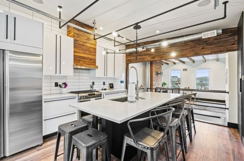 1736 Gregory St, Pittsburgh, PA 15203-1608