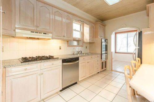 1842 Holland Ave, Bronx NY 10467-8709 exterior