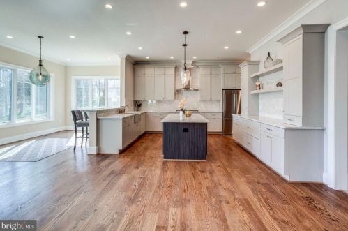 6801 Dillon Ave, Mc Lean VA  22101-4435 exterior