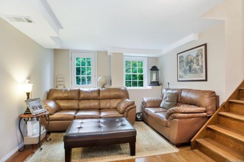 29 Maryland Ave, Armonk NY  10504-2030 exterior