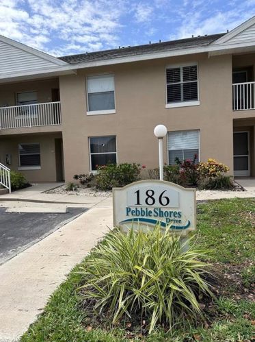 186 Pebble Shores Dr, Naples FL 34110-9252 exterior
