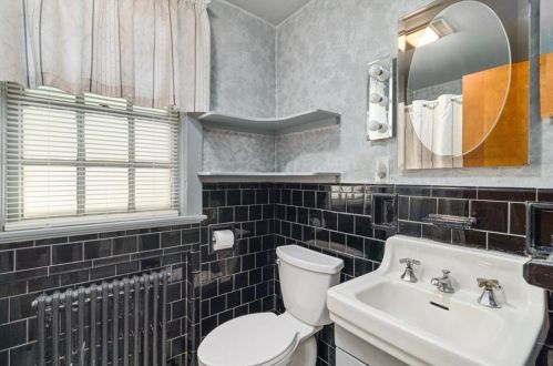 1 Amanda Ct, Warwick RI  02889-2201 exterior