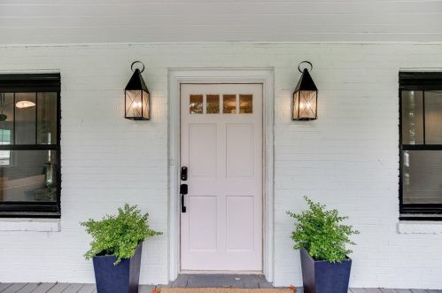 239 Midvale Dr, Atlanta GA  30342-3326 exterior